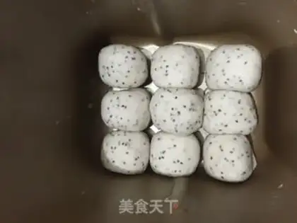 Make Qia seed coconut bread step 4