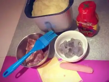 Make Bacon shrimp cheese pizza step 0