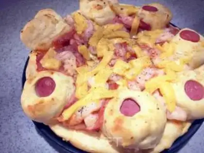 Make Bacon shrimp cheese pizza step 3
