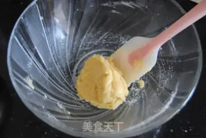 Make Old yogurt hotcake roll step 2