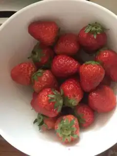 Make Homemade strawberry sauce step 0