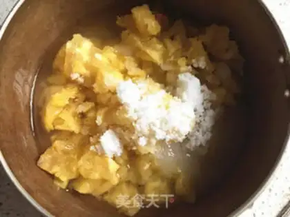 Make Honey pineapple rolls step 0