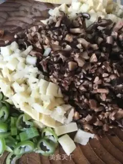 Make Powdered rice with mushroom pork step 3