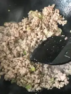 Make Powdered rice with mushroom pork step 4