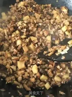 Make Powdered rice with mushroom pork step 5