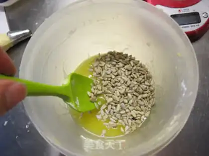 Make Roman shield cookies step 9