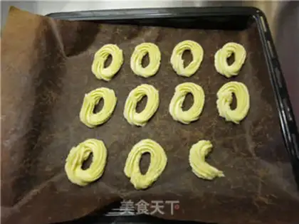 Make Roman shield cookies step 11