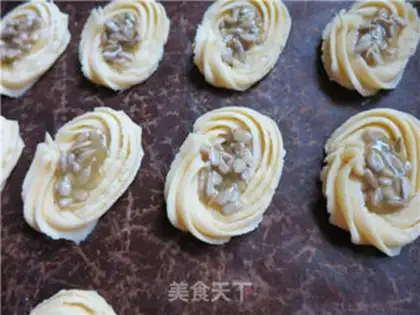 Make Roman shield cookies step 12