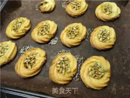 Make Roman shield cookies step 14