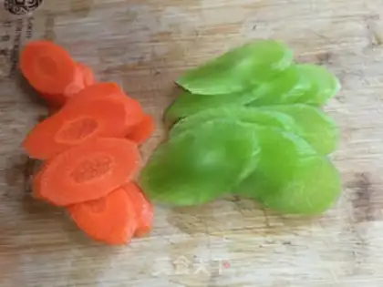 Make Soy sauce fish soup step 1