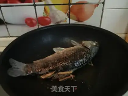 Make Soy sauce fish soup step 4