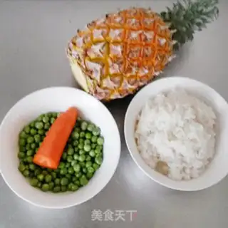 Make Pineapple rice step 0