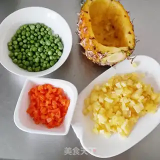 Make Pineapple rice step 2