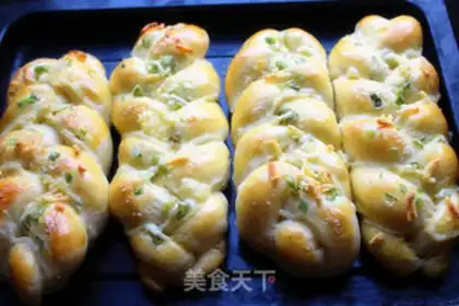 Make Onion cheesetail bread step 14