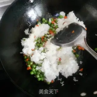 Make Pineapple rice step 4