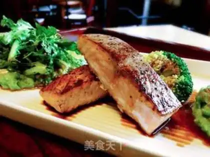 Make A salmon with red juice step 15