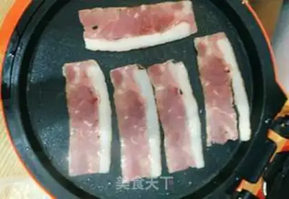 Make Pizza made of tacos step 1