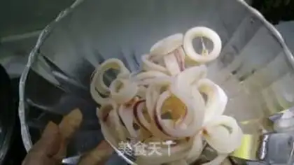 Make Black pepper three-coloured squid step 2
