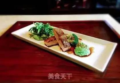 Make A salmon with red juice step 17