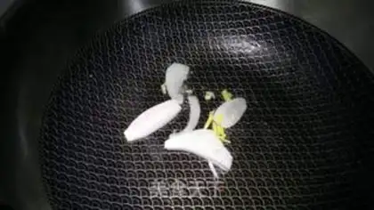 Make Black pepper three-coloured squid step 4
