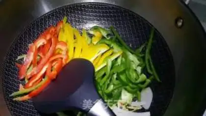 Make Black pepper three-coloured squid step 5