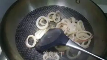 Make Black pepper three-coloured squid step 8