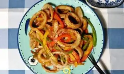 Make Black pepper three-coloured squid step 14