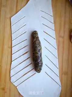Make Five packs of crocodile bread step 3