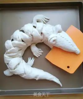 Make Five packs of crocodile bread step 7