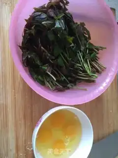 Make Fried eggs with sprouts step 0