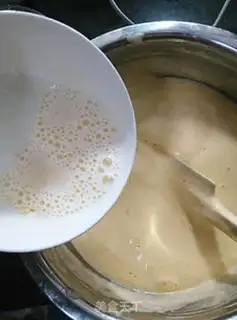 Make Honey sponge cake step 3