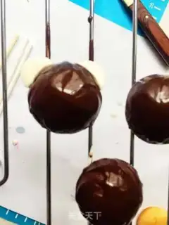 Make Ugly cake lollipop step 5