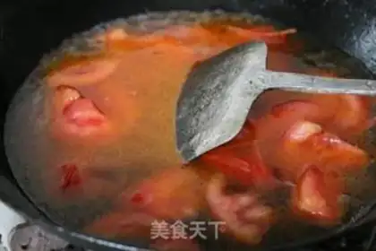 Make Tomato eggs and noodles step 0