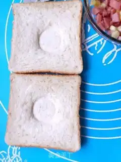Make Toast eggs step 1