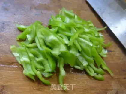 Make Scrambled peppers and pork dumplings step 1