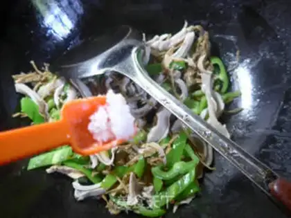 Make Scrambled peppers and pork dumplings step 5