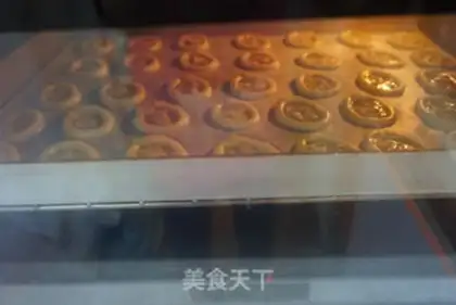 Make Roman shield step 9