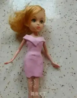 Make Barbie dolls flipping candy cake step 12