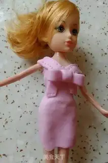 Make Barbie dolls flipping candy cake step 13