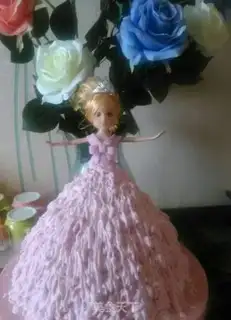 Make Barbie dolls flipping candy cake step 15