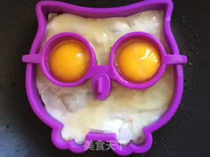 Make owl fried eggs step 2