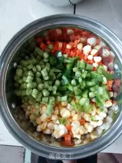 Make Pineapple rice step 3