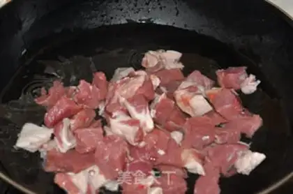 Make Red beef noodles step 1