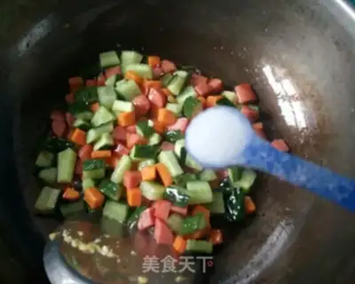 Make Cucumber ham and egg fried rice step 4