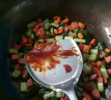 Make Cucumber ham and egg fried rice step 5