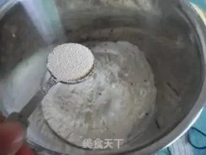 Make Onion sesame soda cookies step 1