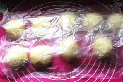 Make Heart-shaped coconut bread step 5