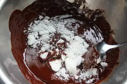 Make Chocolate cracker step 2