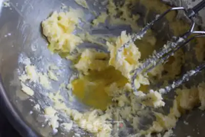 Make Heart-shaped coconut bread step 7