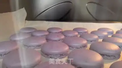 Make The purple macaron step 8